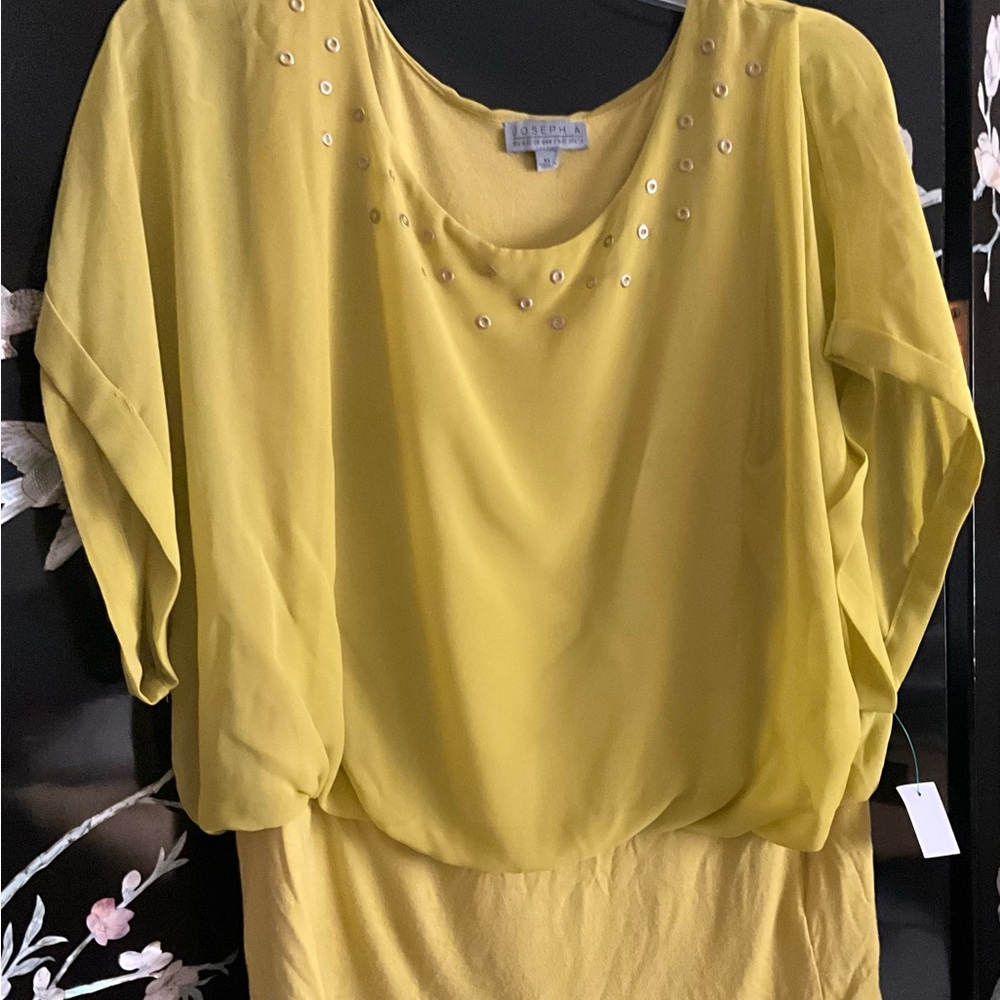 🐢This yellow green 100% polyester top is machine washable.